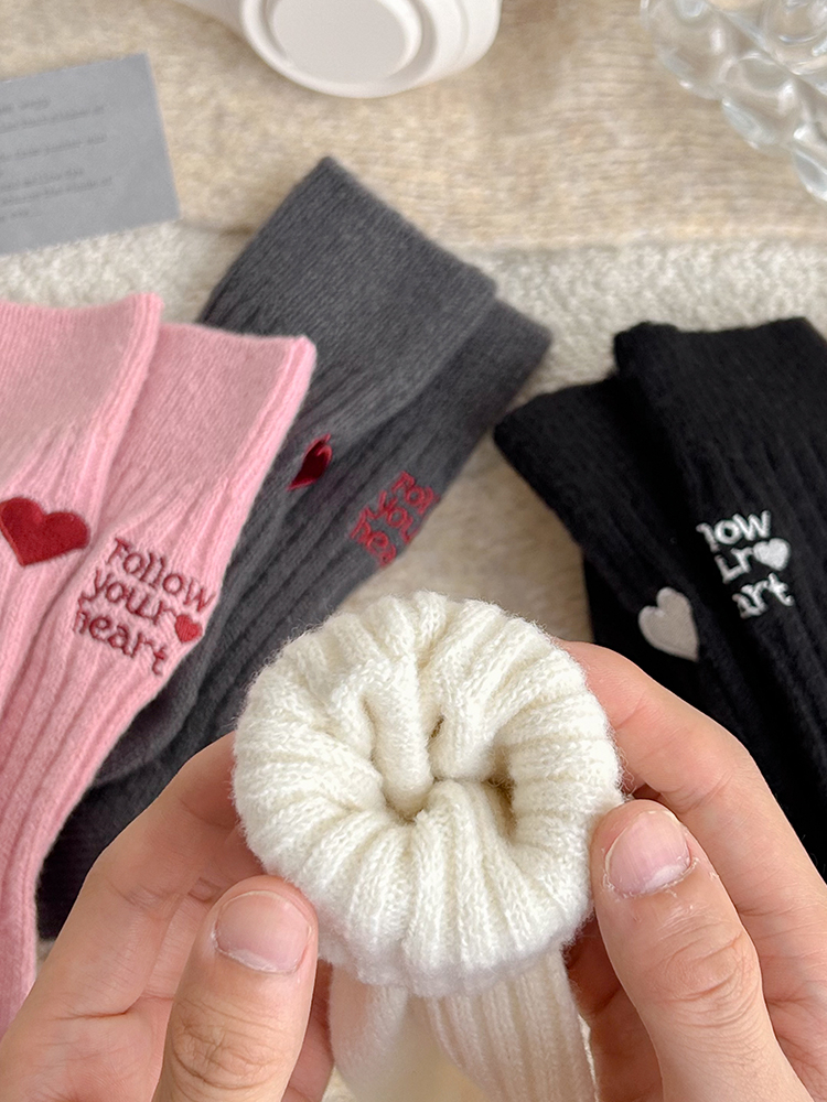愛心刺繡羊毛襪子女中筒襪冬季加厚保暖後跟字母韓係不對稱堆堆襪