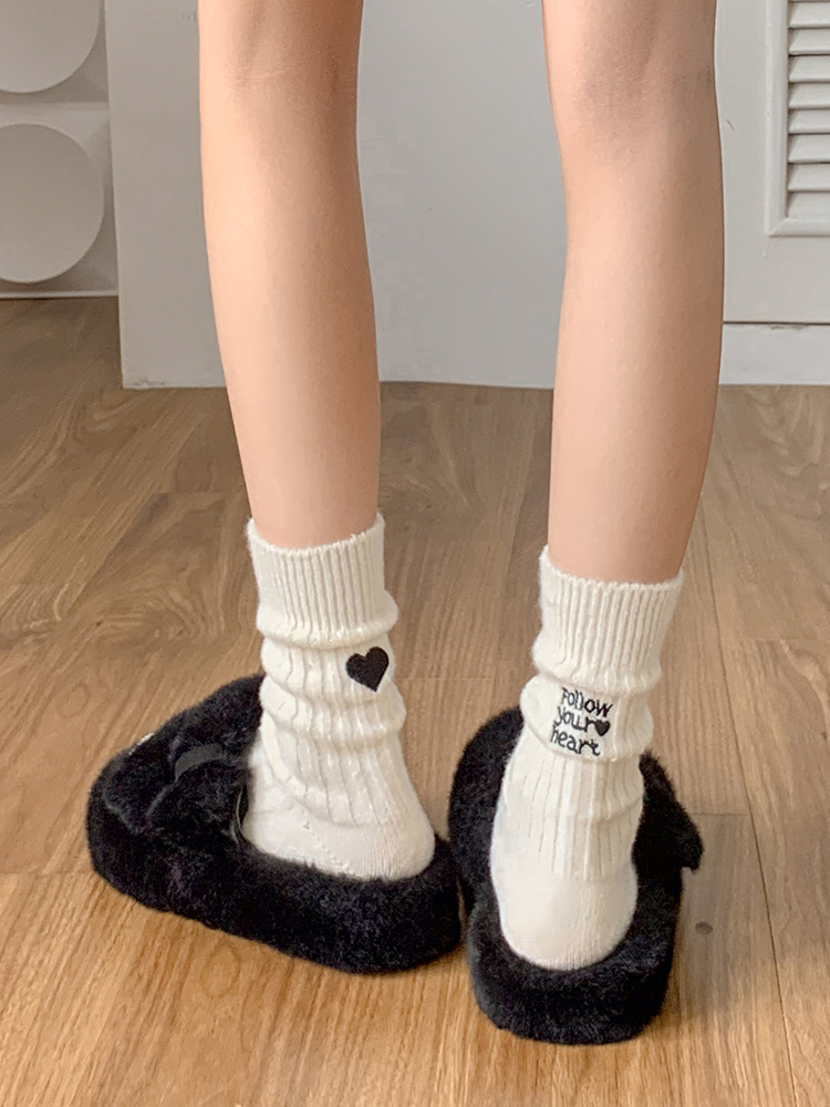 愛心刺繡羊毛襪子女中筒襪冬季加厚保暖後跟字母韓係不對稱堆堆襪