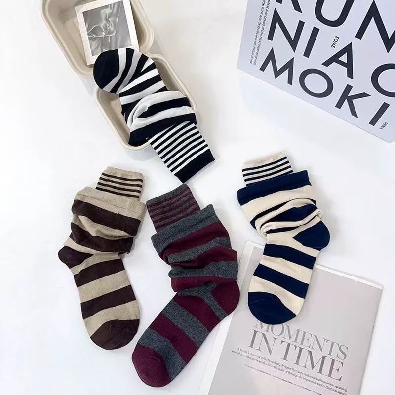 秋季好高級越看越喜歡潮流款假兩件的設計酒紅搭配條紋疊穿堆堆襪