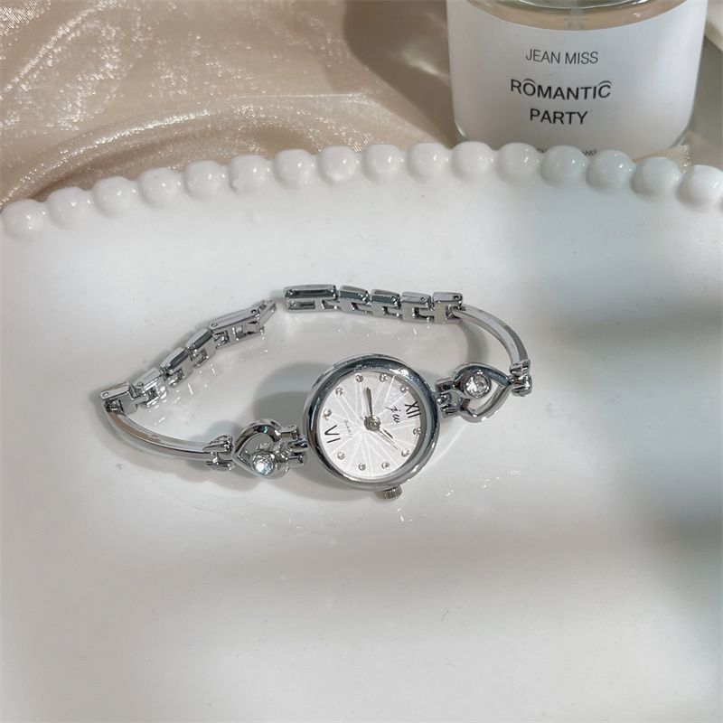夏季手表女手鏈表時尚手表女士女款鋼帶小眾學生時裝簡約氣質石英